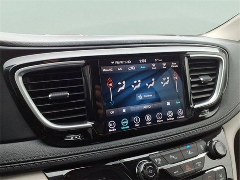 Used 2020 Chrysler Pacifica Limited w/ Advanced Safetytec Group image 18