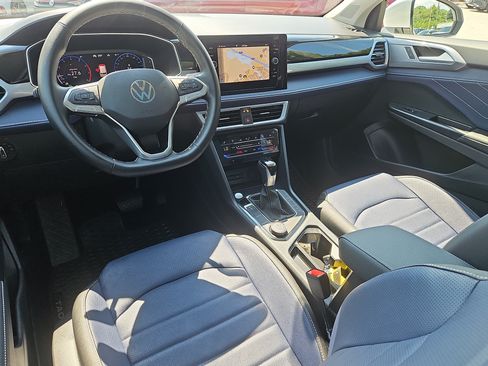 Used 2025 Volkswagen Taos SEL AWD/4WD image 3