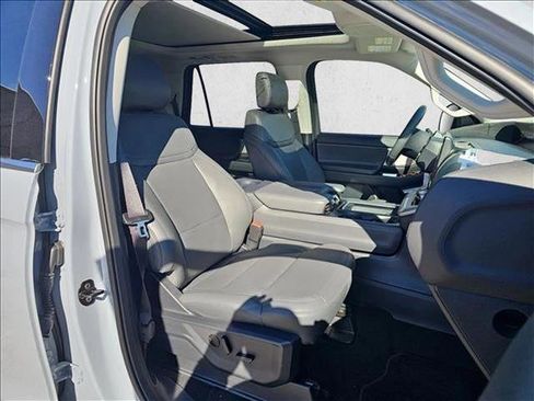 New 2026 Ford Expedition Active image 14