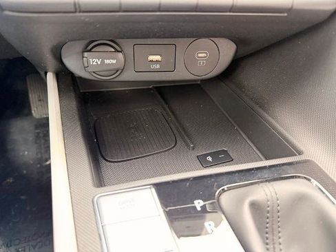 New 2025 Hyundai Elantra Limited FWD image 21
