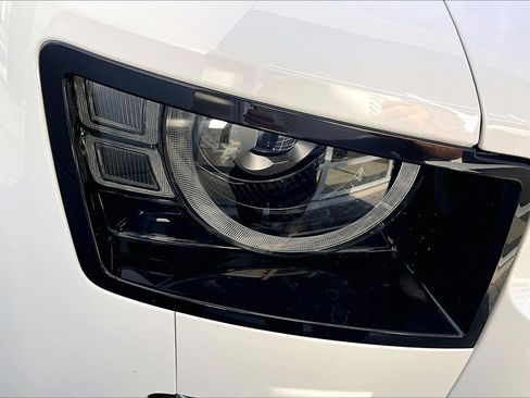 Used 2023 Land Rover Defender 130 SE image 28