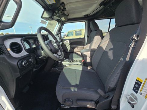 New 2025 Jeep Gladiator Sport image 22