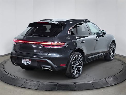 Used 2025 Porsche Macan image 7