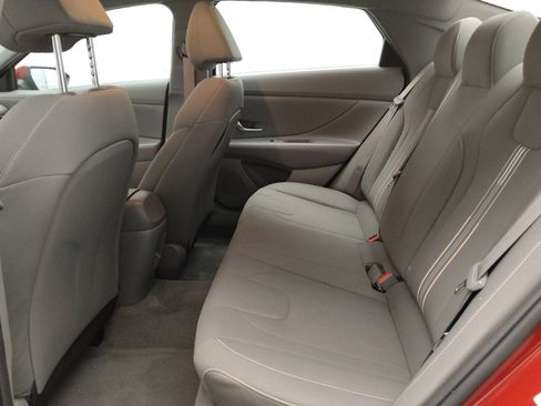 Used 2024 Hyundai Elantra SEL image 18