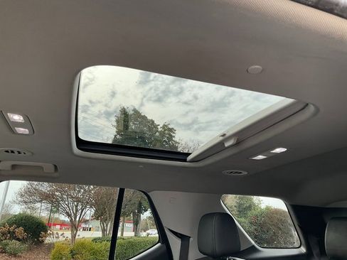 Used 2021 Chevrolet Traverse RS image 18