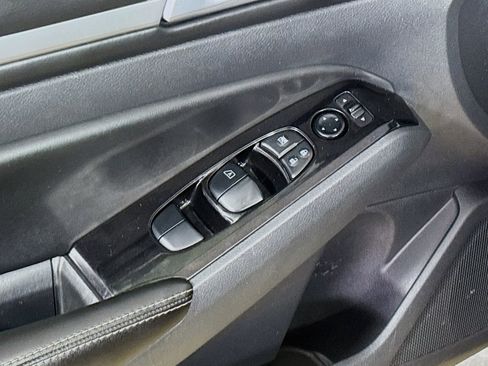 Used 2023 Nissan Altima 2.5 SV FWD image 17