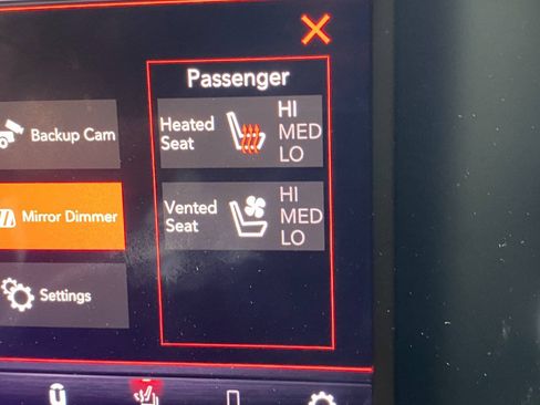 Used 2019 RAM 1500 Laramie w/ Off Road Group AWD/4WD image 41