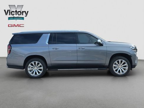 Used 2021 Chevrolet Suburban Premier w/ Premium Package AWD/4WD image 19