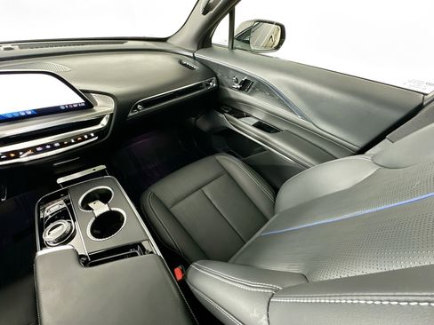 Used 2024 Cadillac Lyriq Luxury w/ LPO, Floor Liner Package AWD/4WD image 13