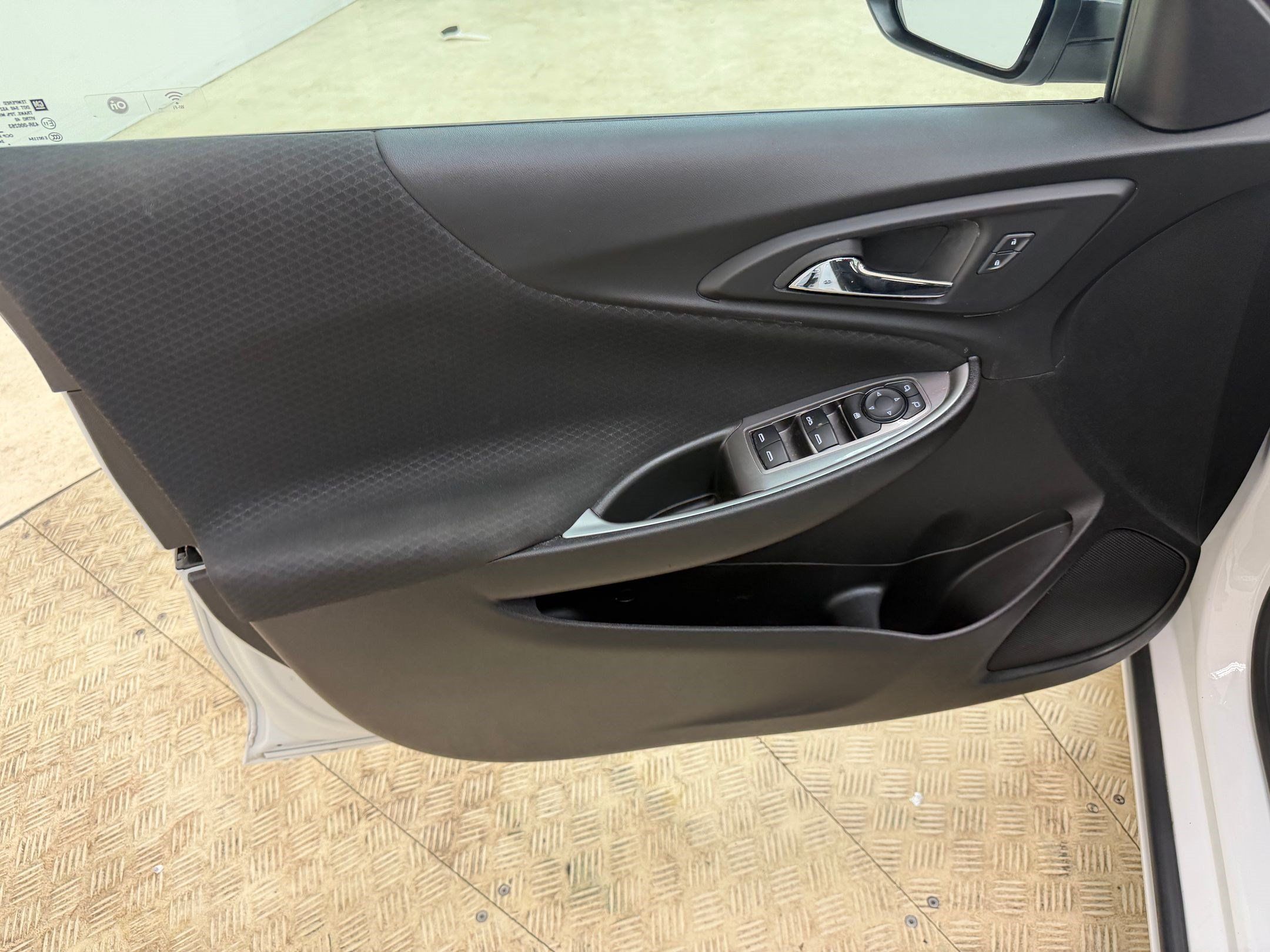 Used 2025 Chevrolet Malibu LT FWD image 14