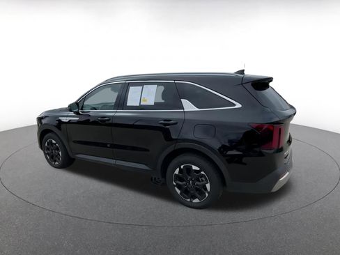 Used 2024 Kia Sorento S image 10