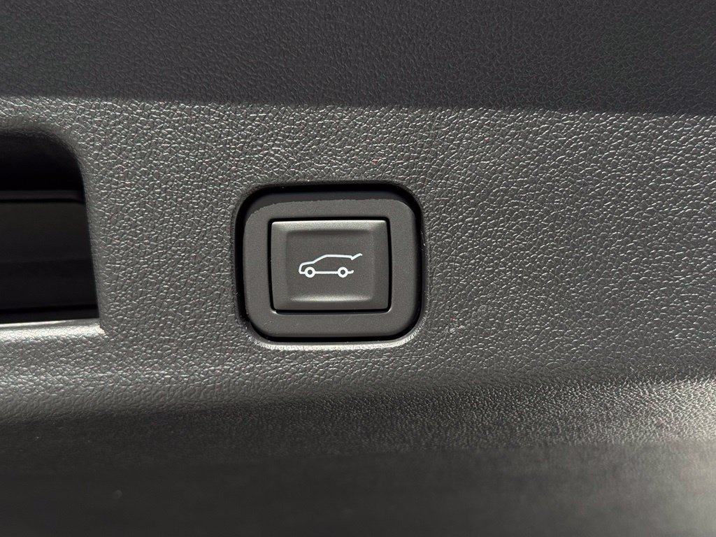 New 2027 Chevrolet Traverse RS w/ LPO, Floor Liner Package FWD image 19