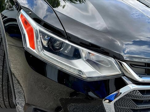 Used 2021 Chevrolet Traverse LS AWD/4WD image 32
