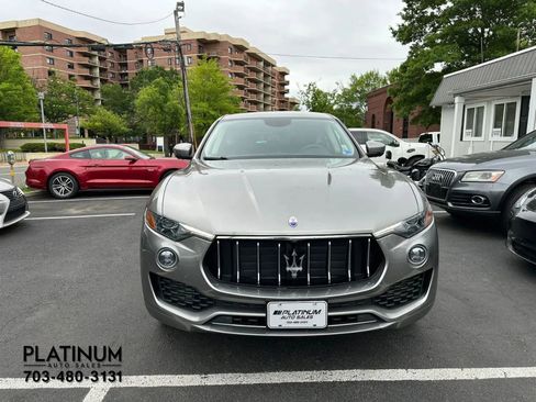 Used 2020 Maserati Levante AWD/4WD image 4
