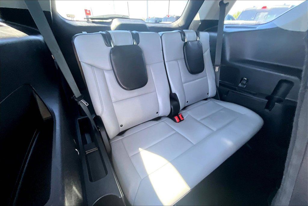 Used 2021 Ford Explorer XLT w/ Equipment Group 202A AWD/4WD image 30