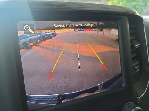 Used 2019 RAM 1500 Laramie AWD/4WD image 12