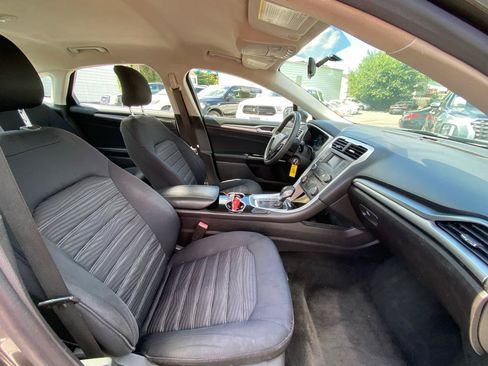 Used 2016 Ford Fusion SE FWD image 11