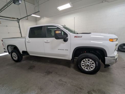 Used 2024 Chevrolet Silverado 2500 LT w/ Convenience Package AWD/4WD image 3