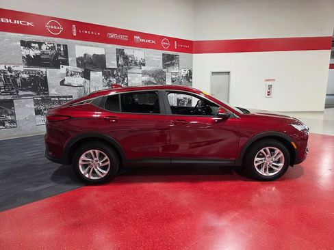 Certified 2024 Buick Envista Preferred w/ Convenience I Package FWD image 2