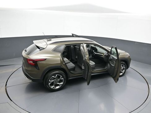 Used 2024 Chevrolet Trax LT w/ Driver Confidence Package image 43