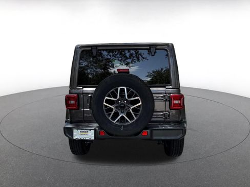 Used 2025 Jeep Wrangler Unlimited Sahara AWD/4WD image 9
