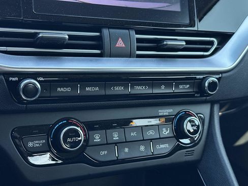 Used 2022 Kia Niro LXS image 21