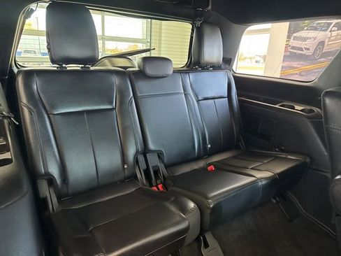 Used 2020 Ford Expedition XLT w/ Equipment Group 202A AWD/4WD image 11