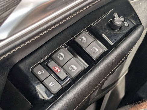 Used 2024 Jeep Wagoneer Series II AWD/4WD image 36
