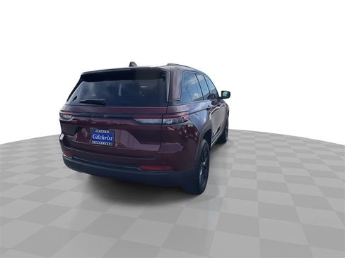 Used 2024 Jeep Grand Cherokee Altitude image 7