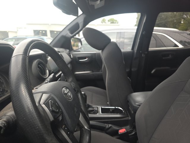 Used 2016 Toyota Tacoma TRD Sport w/ Towing Package RWD image 11