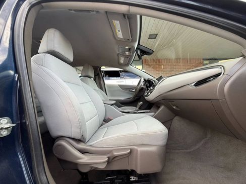 Used 2016 Chevrolet Malibu LT FWD image 12