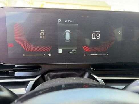 Used 2025 Kia Carnival FWD image 28