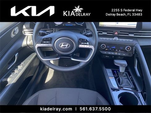 Used 2025 Hyundai Elantra SEL image 11