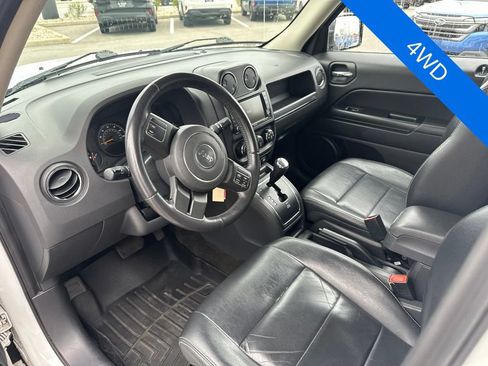Used 2017 Jeep Patriot High Altitude AWD/4WD image 13