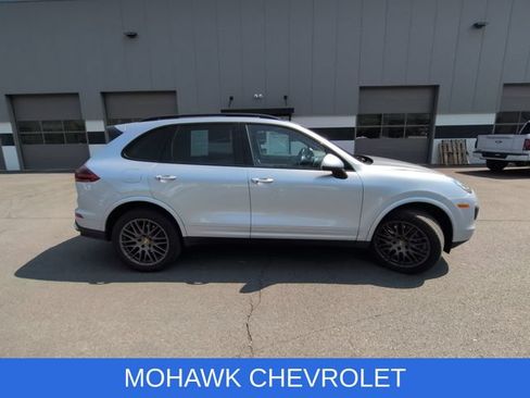Used 2017 Porsche Cayenne Platinum Edition AWD/4WD image 6