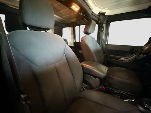 Used 2018 Jeep Wrangler Unlimited Sport w/ Connectivity Group AWD/4WD image 22