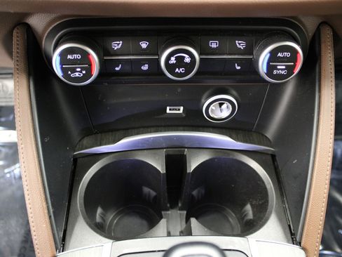 Used 2019 Alfa Romeo Stelvio Ti image 29