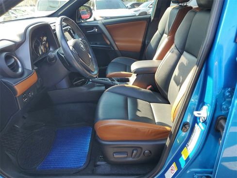 Used 2017 Toyota RAV4 SE image 19