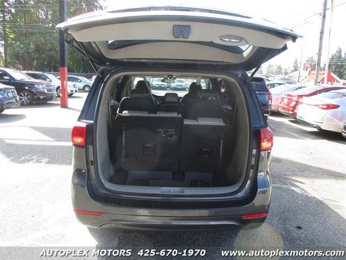 Used 2016 Kia Sedona LX w/ LX Essentials Premium Package image 14