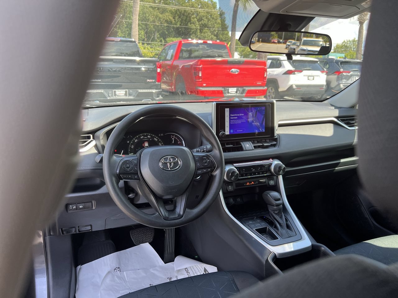 Used 2025 Toyota RAV4 XLE FWD image 30