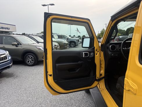 Used 2018 Jeep Wrangler Unlimited Sport S AWD/4WD image 32