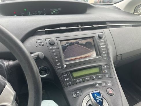 Used 2011 Toyota Prius Three w/ Solar Roof Pkg FWD image 8