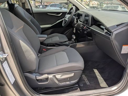 Used 2025 Kia Niro LX FWD image 27