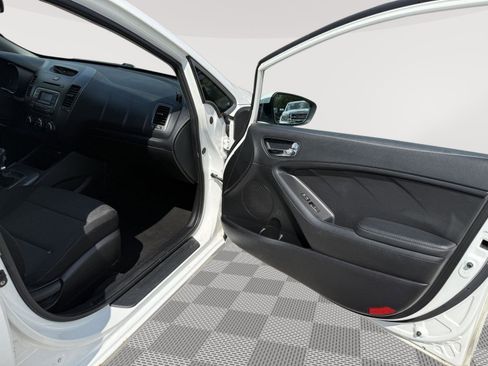 Used 2016 Kia Forte LX FWD image 12