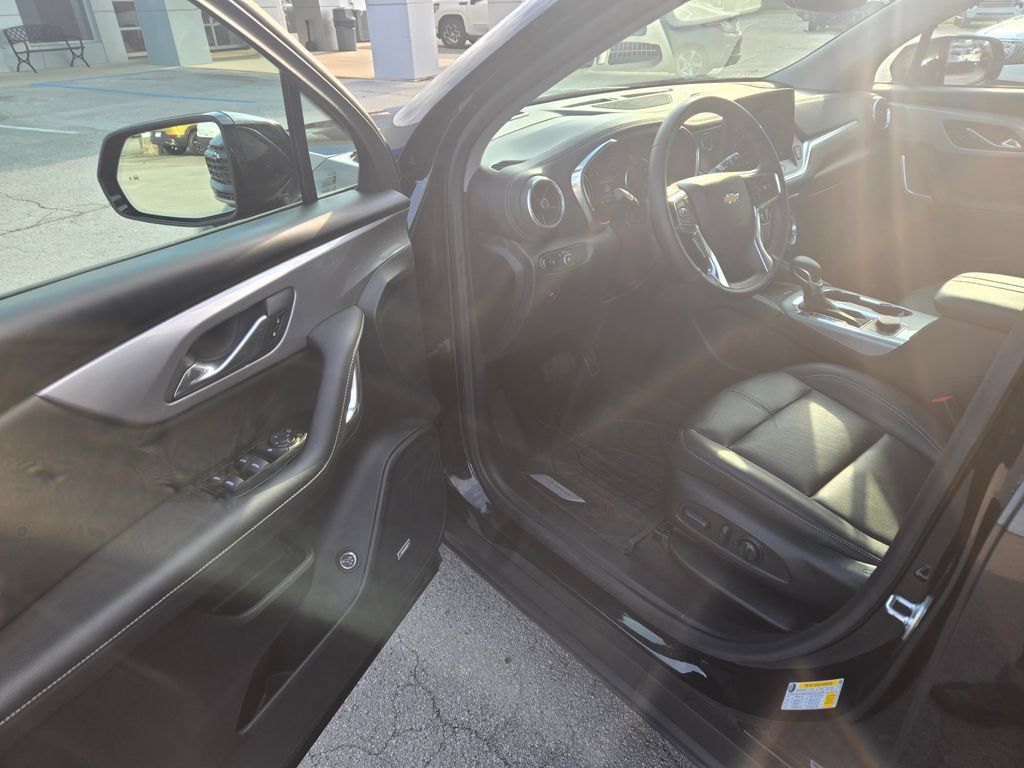 Used 2024 Chevrolet Blazer LT w/ Sound & Technology Package FWD image 6