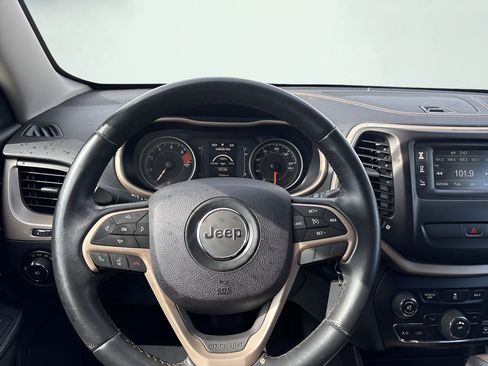 Used 2016 Jeep Cherokee Latitude AWD/4WD image 36