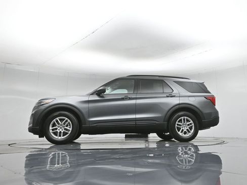 New 2026 Ford Explorer Active RWD image 6