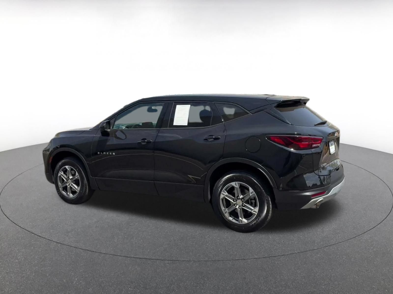 Used 2025 Chevrolet Blazer LT FWD image 9