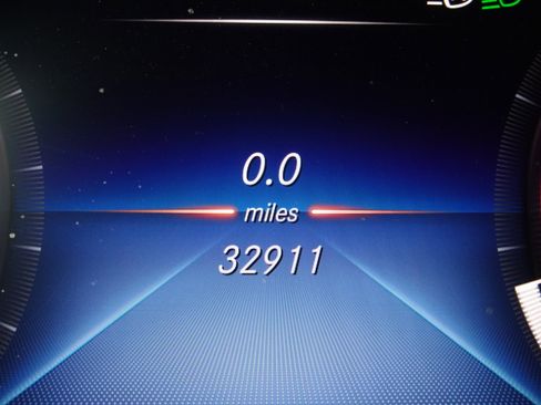 Used 2022 Mercedes-Benz GLC 300 4MATIC image 32