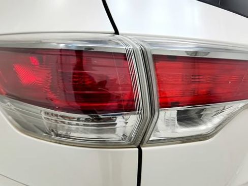 Used 2015 Toyota Highlander Limited Platinum FWD image 27